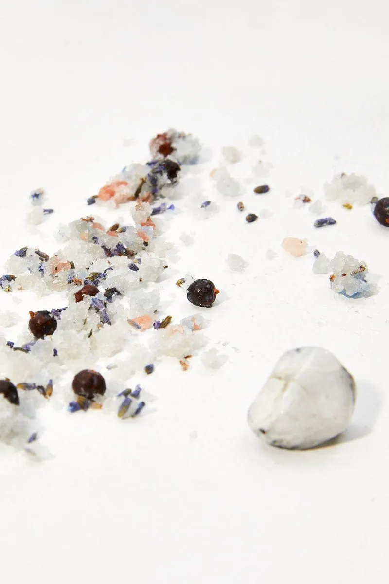 White Salts And Rainbows Moon-Day Ritual Soak